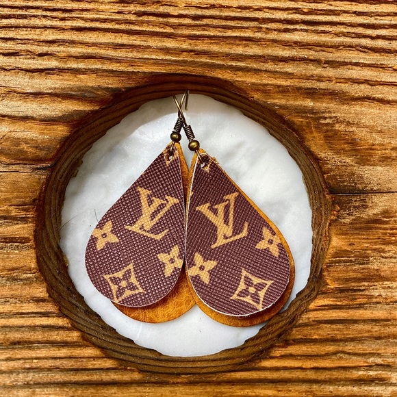 Meet your Posher Patricia AKA @riversistersleather - Picture 4 of 10